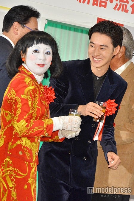 山崎賢人、日本エレキテル連合・朱美ちゃん（橋本小雪）