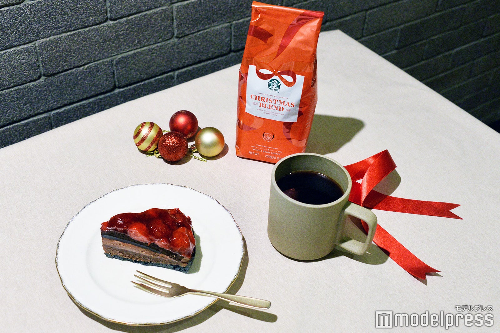 ストロベリー＆チョコレートタルト／毎年好評のスターバックス（R）クリスマス ブレンドとも相性◯（C）モデルプレス
