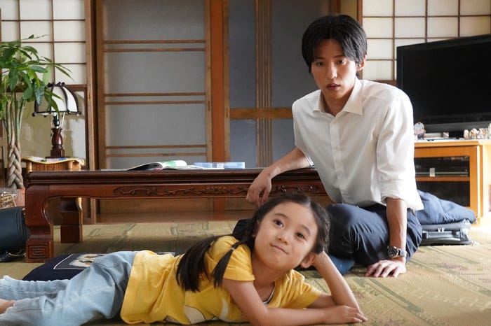 泉谷星奈、目黒蓮「海のはじまり」第4話より(C)フジテレビ