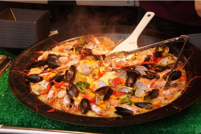 日本最大級のスペインフェス、初の3日間開催 大鍋パエリアや熱々アヒージョを秋空の下で堪能