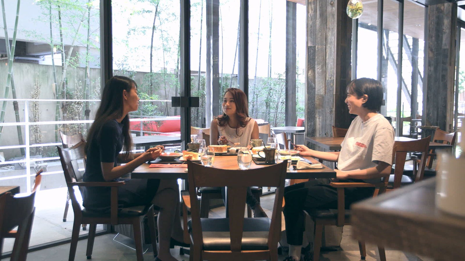 春花、莉咲子、香織「TERRACE HOUSE TOKYO 2019-2020」8th WEEK（C）フジテレビ／イースト・エンタテインメント