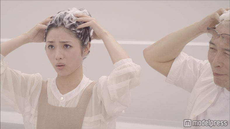 左から：石原さとみ、所ジョージ（新CM「会話編（所ジョージ）」）左から：石原さとみ、所ジョージ（新CM「会話編（所ジョージ）」）左から：石原さとみ、所ジョージ（新CM「会話編（所ジョージ）」）