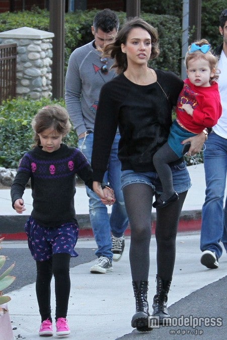 ジェシカ・アルバは頼れるママ