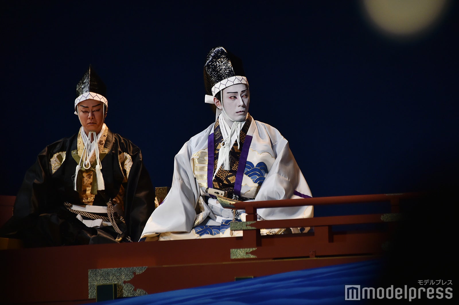 （右）市川團十郎（C）モデルプレス