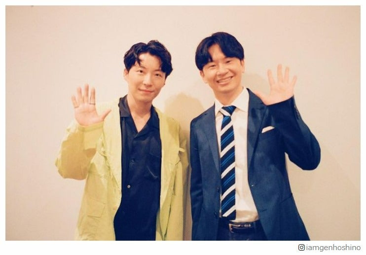 星野源＆オードリー若林正恭、お揃いの髪型で久々2ショットに反響「“星と若”大好き」「センター分けめっちゃ良い」