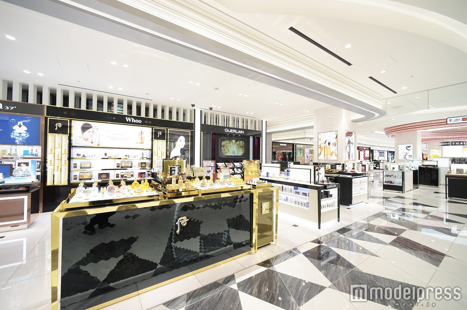 「ロッテ免税店銀座」店舗内観