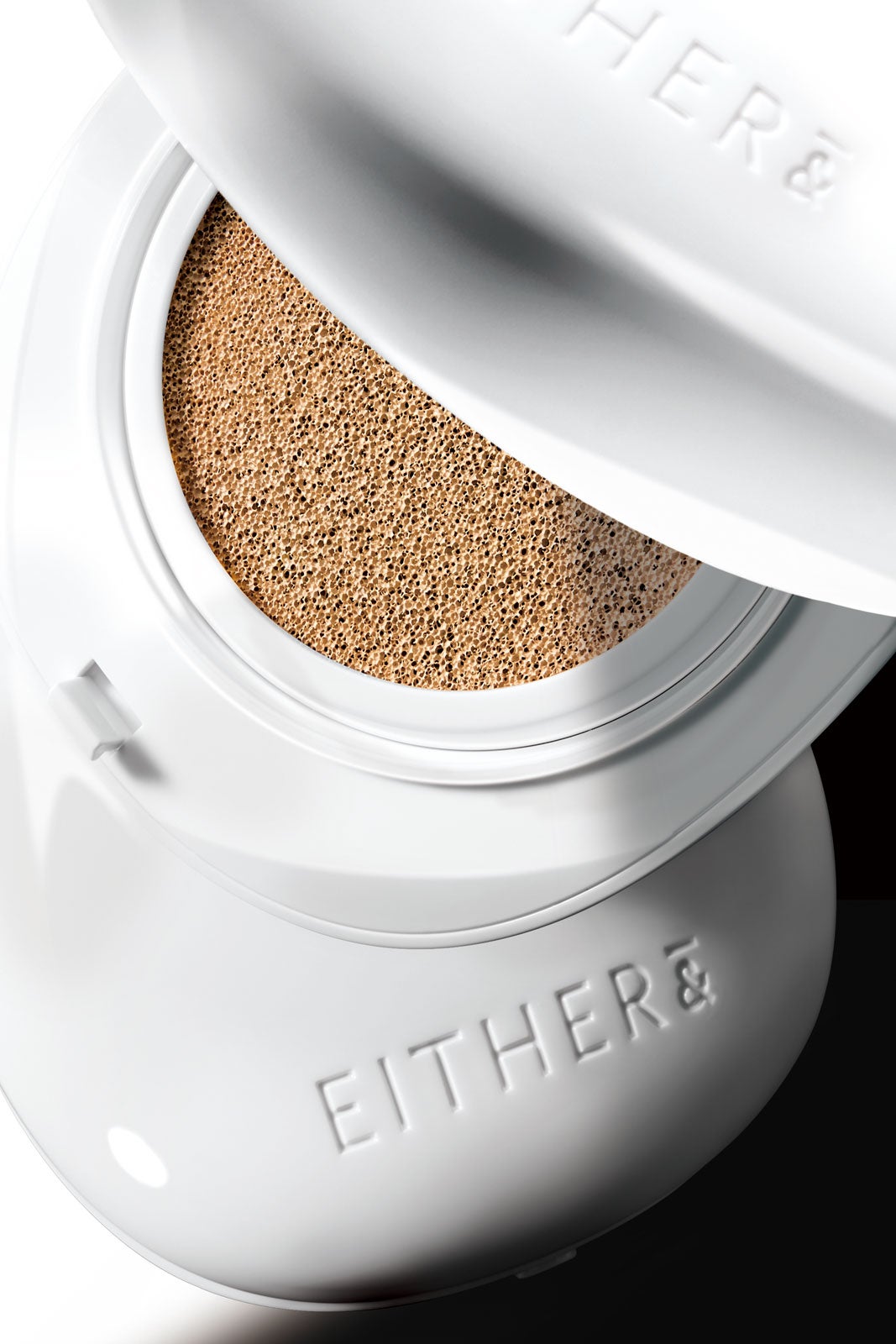 EITHER＆（イーザーアンド）（提供写真）