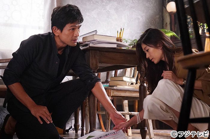 江口洋介、篠原涼子/「オトナ女子」第1話・場面カット/画像提供:フジテレビ