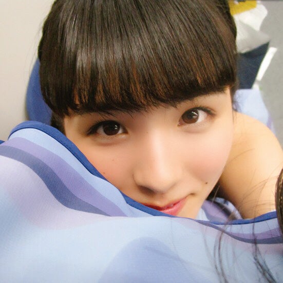 ピッタリくっついて見上げてきた大園桃子（撮影：樋口日奈／提供写真）