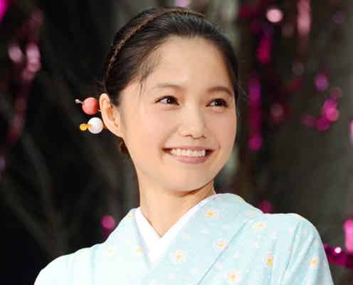 嵐・櫻井翔の和装姿にファン熱狂 宮崎あおいと桜カーペット