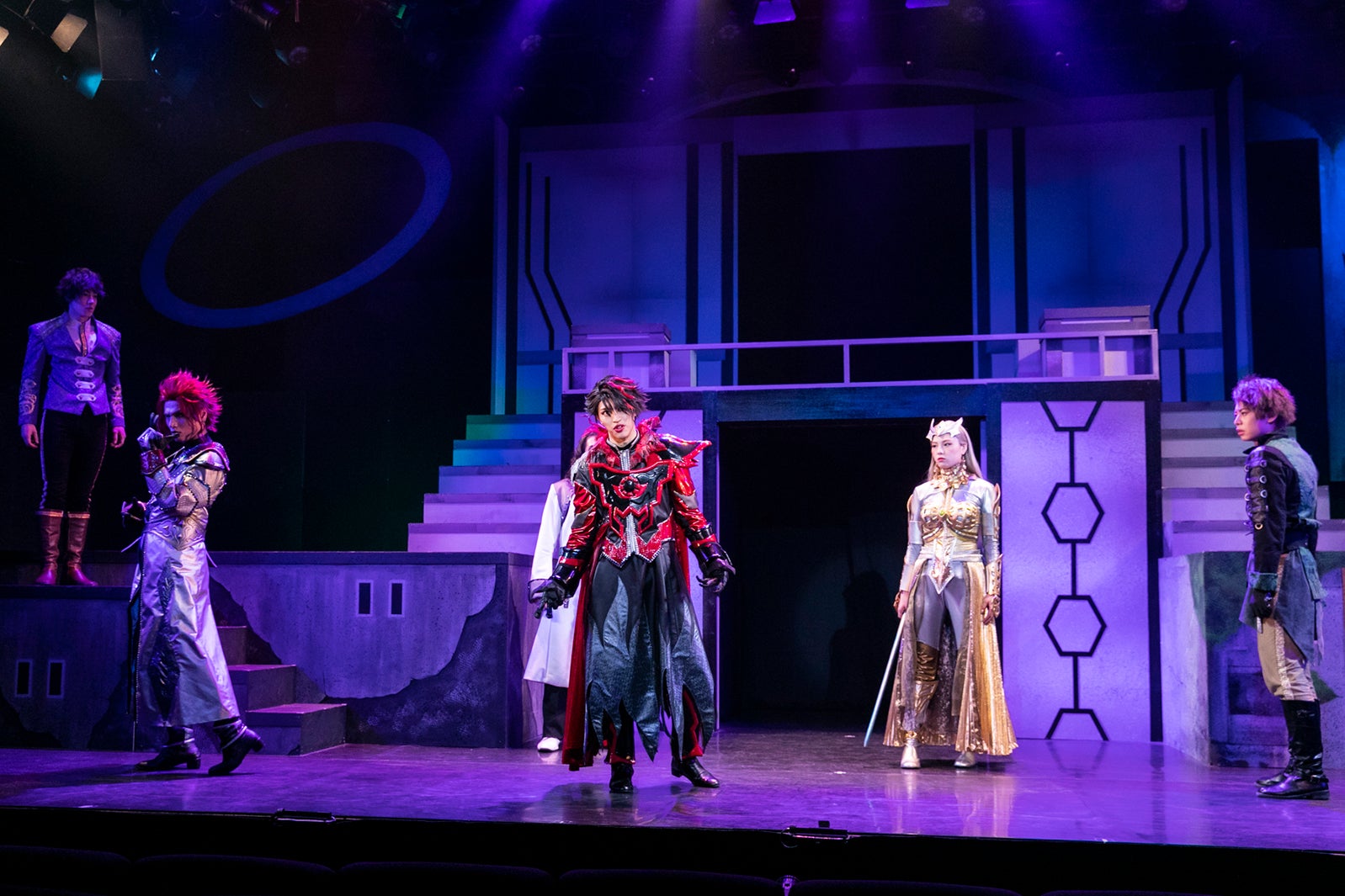 「DARKNESS HEELS〜THE LIVE〜SHINKA」より（C）円谷プロ（C）DHL製作委員会