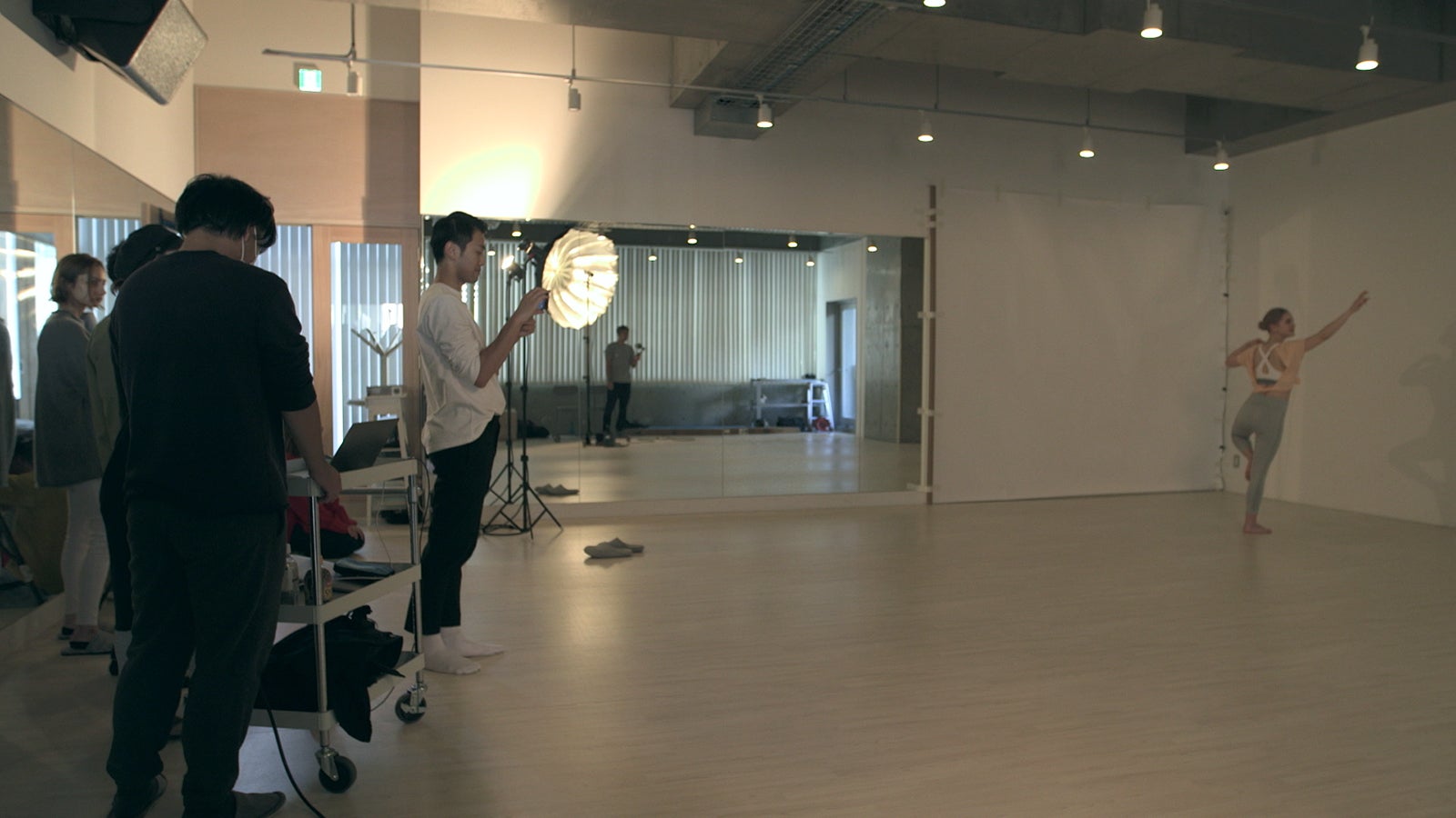 モデルの仕事をするビビ「TERRACE HOUSE TOKYO 2019-2020」31st WEEK（C）フジテレビ／イースト・エンタテインメント