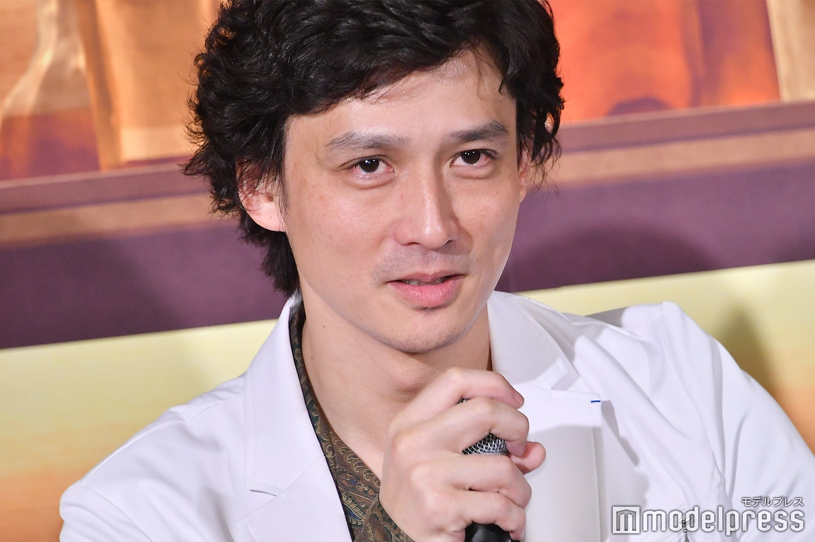 安藤政信／「神酒クリニックで乾杯を」（C）モデルプレス