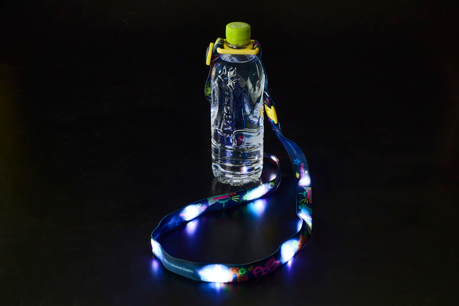 光る！ ボトルストラップ
Glowing! Bottle Strap
￥1,200／画像提供：ユニバーサル・スタジオ・ジャパン