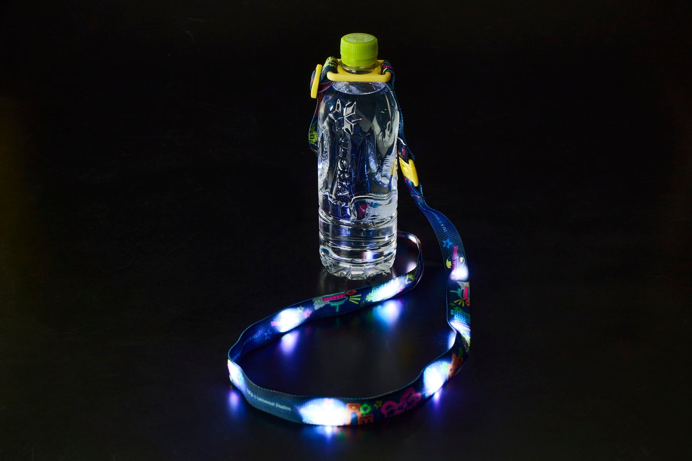 光る！ ボトルストラップ
Glowing! Bottle Strap
￥1,200／画像提供：ユニバーサル・スタジオ・ジャパン