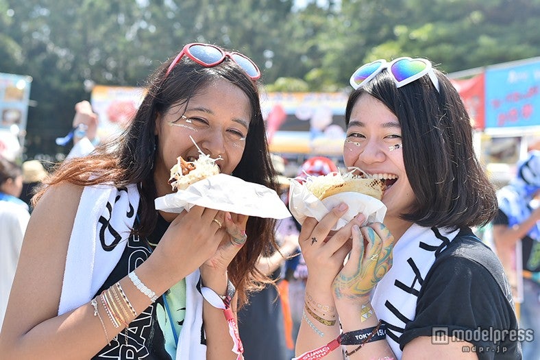 持ち歩きできるグルメも