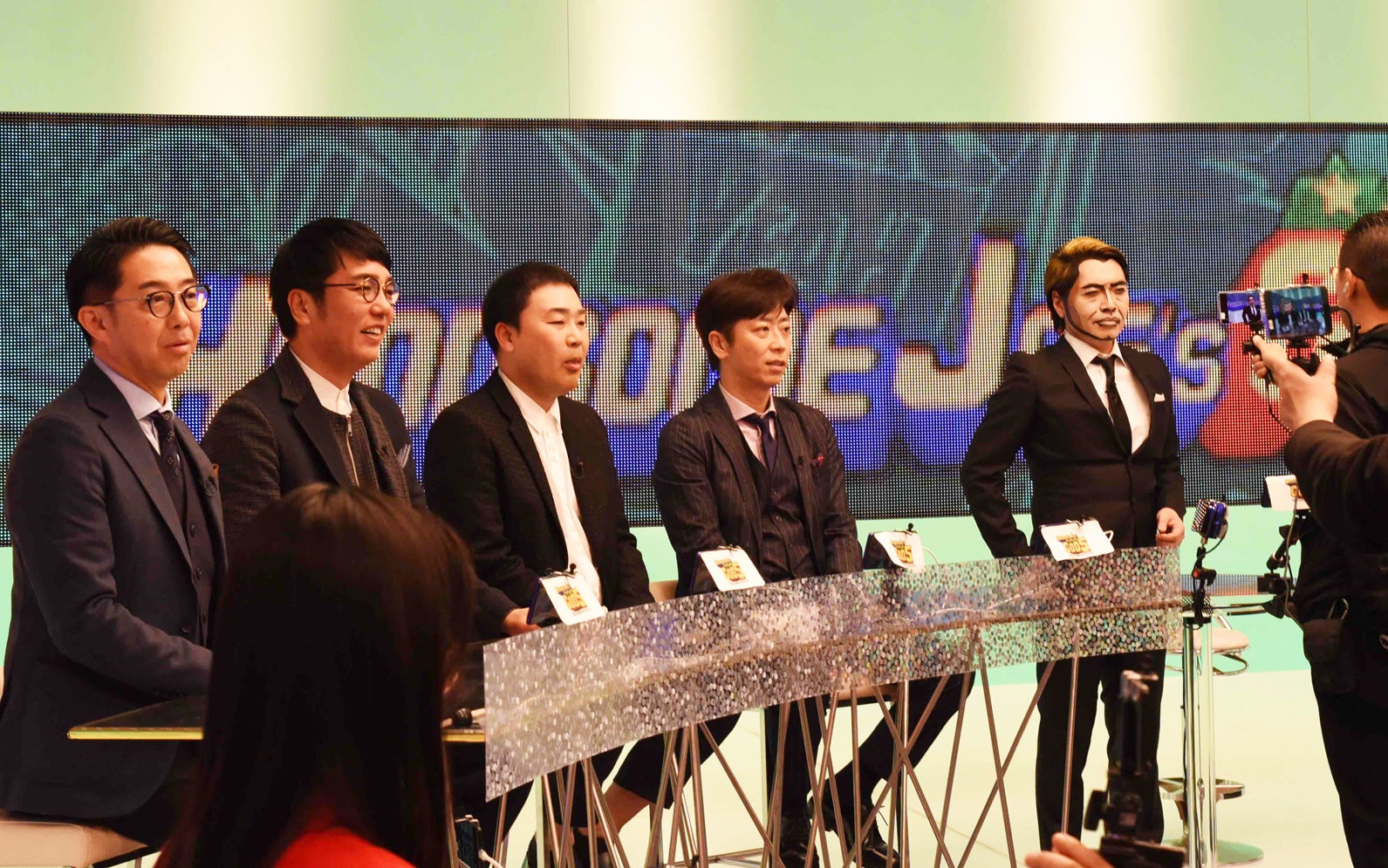 （左から）おぎやはぎ、フットボールアワー、ハンサムジョー（C）フジテレビ