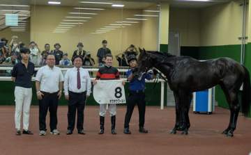 中京3Rの新馬戦でホウオウワールドが勝利