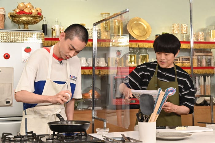 菅田将暉、バカリズム(C)テレビ朝日