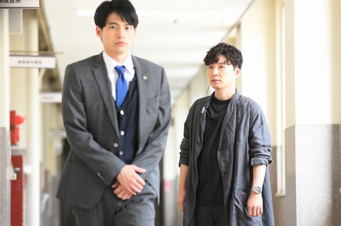 岡田健史、星野源/「MIU404」第5話より(C)TBS