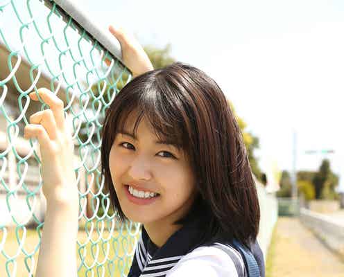 竹内愛紗、1st写真集未掲載カット解禁 「中学生以来」のセーラー服姿も