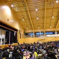 岩手県陸前高田市・高田第一中学校を訪問したAKB48(C)AKS