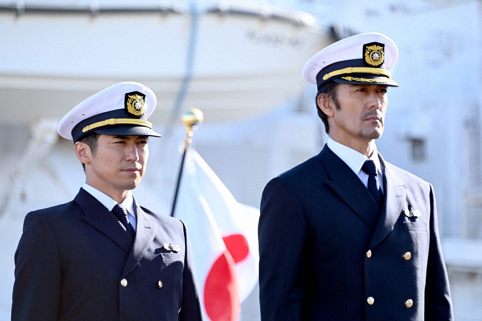 高橋光臣、阿部寛／「DCU」第1話より（C）TBS 