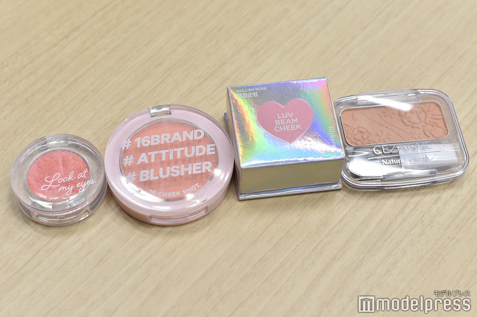 gugudan・HANA私物コスメ（C）モデルプレス