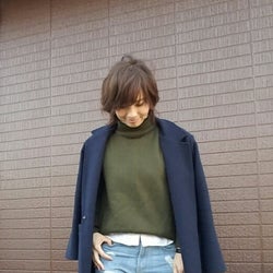 白いシャツでマンネリ解消! 冬コーデから覗かせるホワイトシャツの重ね着スタイル10選♪