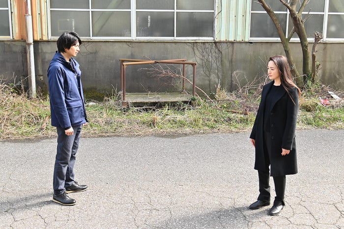 向井理、仲間由紀恵(C)カンテレ