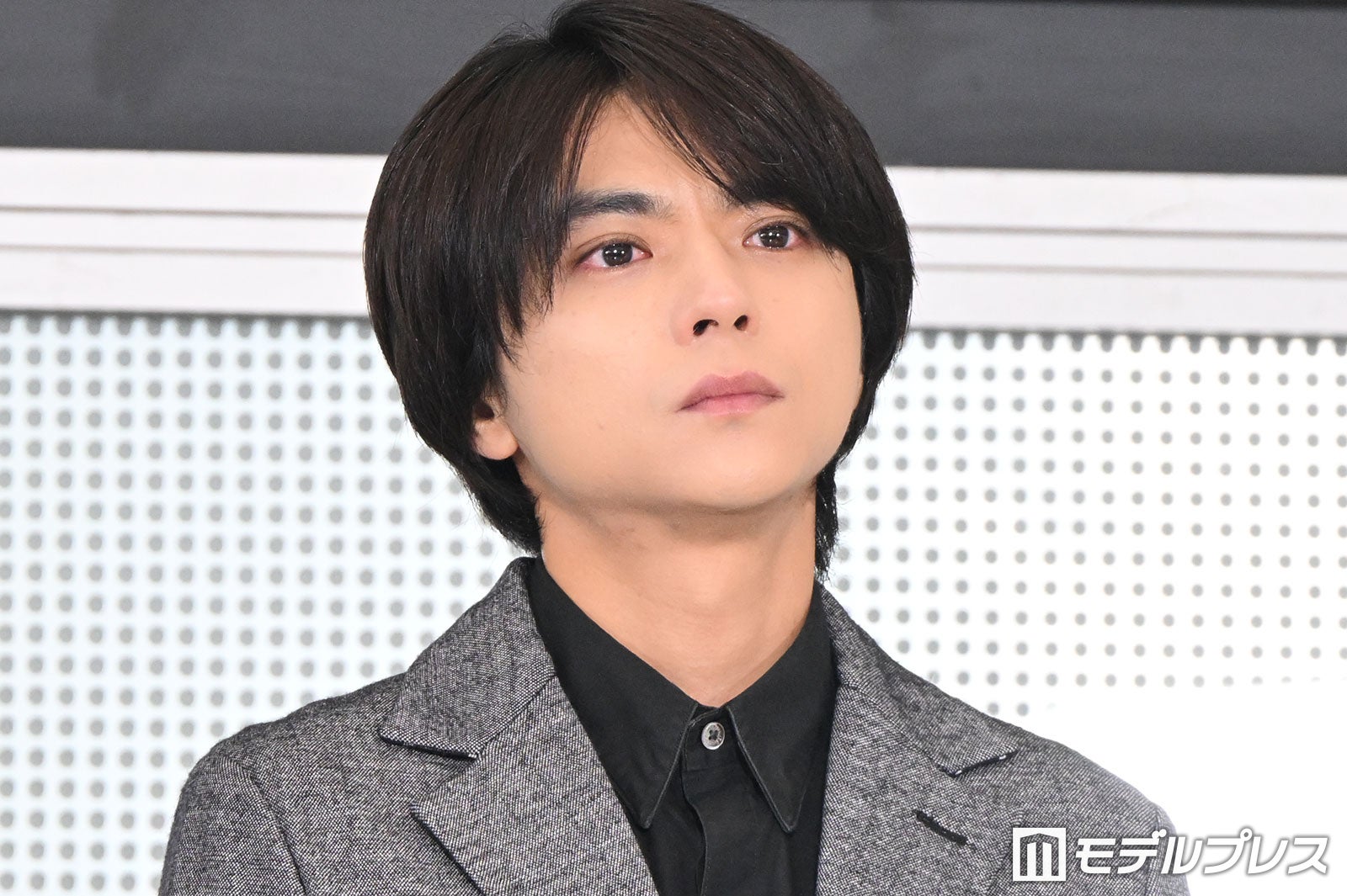 timelesz佐藤勝利、猪俣周杜の逮捕受け涙目で謝罪「今日、言葉でお伝えするだけで信頼を取り戻せるとは思っておりません」