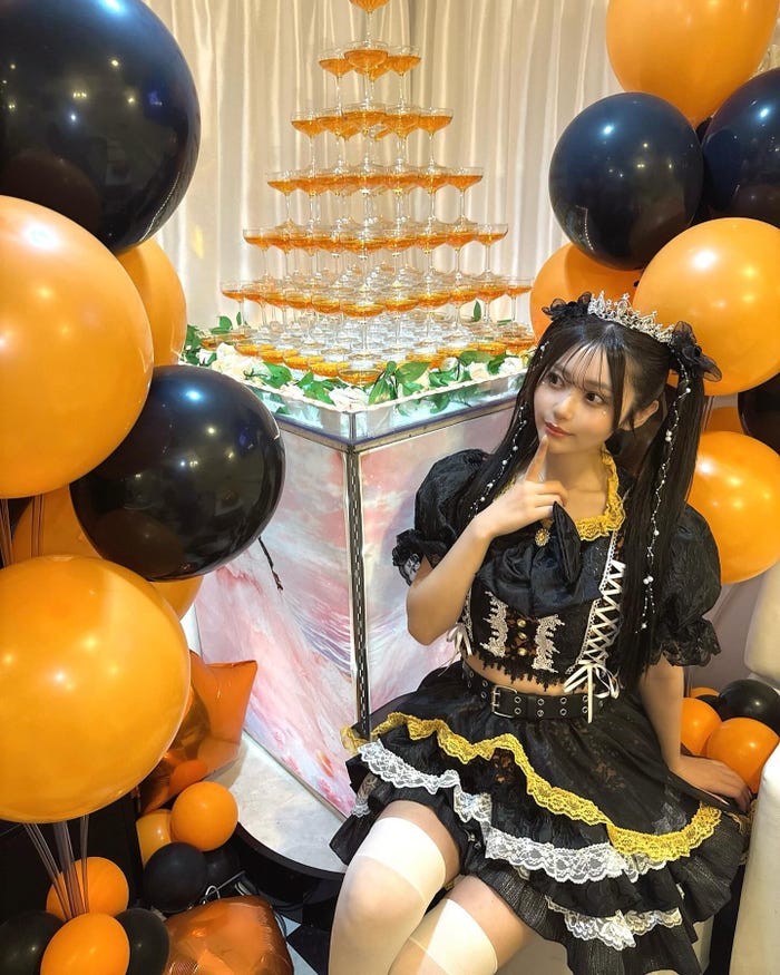 「ディアレスト歌舞伎町」あいらInstagramより(1日限定でコンセプトカフェ店長を務めたときの写真)