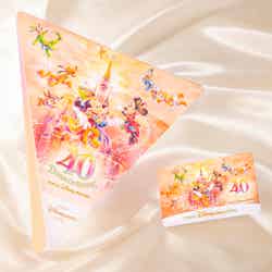 東京ディズニーランドホテル東京ディズニーリゾート40周年“ドリームゴーラウンド”スペシャルルームキーおよびキーブックレット(イメージ)(C)Disney