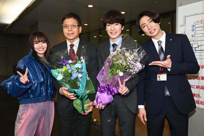 山本舞香、勝村政信、深澤辰哉、相葉雅紀(C)テレビ朝日