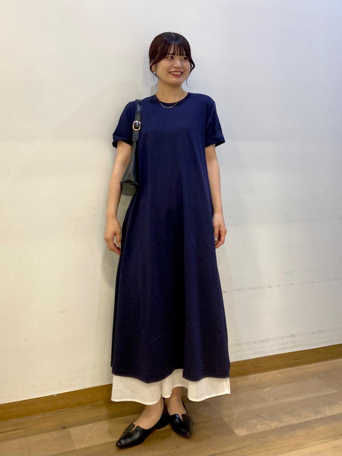 スカートの裾をのぞかせるのも新鮮です 出典:StyleHint