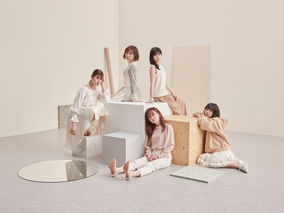 “大人っぽさ”を意識したリトグリの最新アー写（画像提供：ソニー・ミュージック）