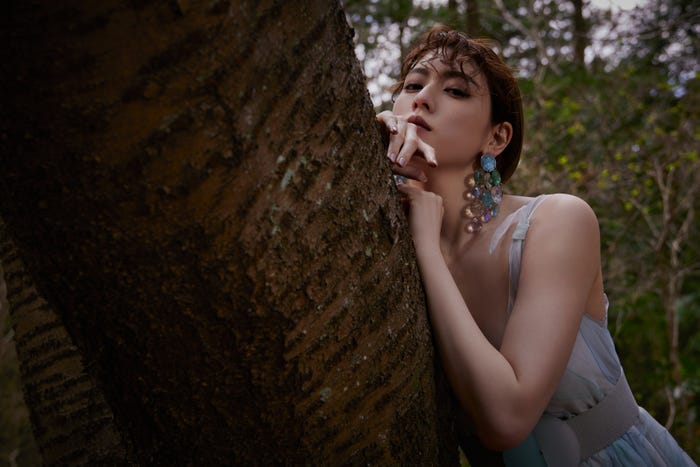 三吉彩花(C)ジョルジオ・アルマーニ クロスロード シーズン2