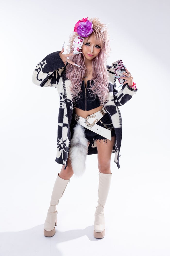 マヨネーズ一気飲みを披露したしおちゃも/提供画像