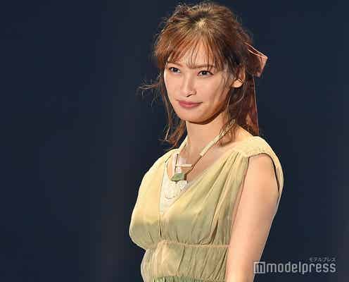大政絢、肌見せ”たて落ち”トレンドスタイルで美貌放つ<TGC2020 S/S>