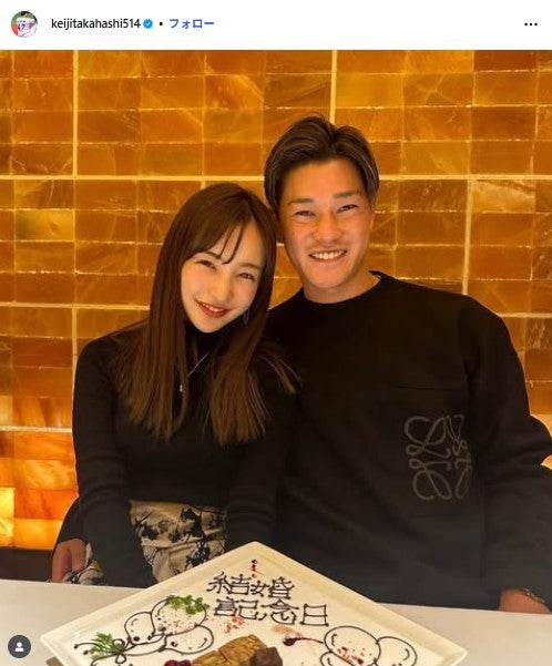 高橋奎二選手、寝室で長女に絵本読む姿に反響「ともちんが撮ったのかな？」「結婚記事飾ってるの素敵」妻は板野友美