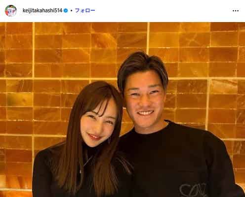高橋奎二選手、寝室で長女に絵本読む姿に反響「ともちんが撮ったのかな?」「結婚記事飾ってるの素敵」妻は板野友美
