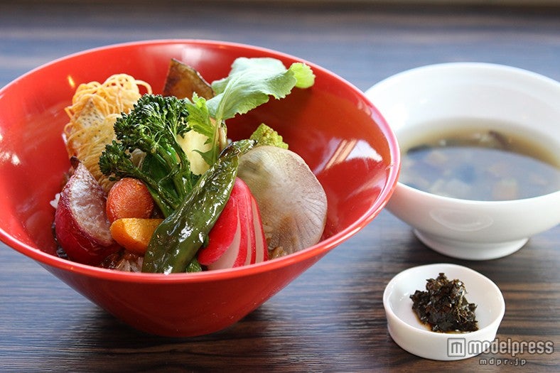 小豆島のご当地丼「ひしお丼」セット1230円、単品820円