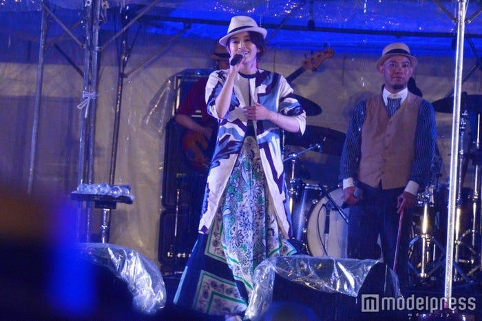 島袋寛子(C)モデルプレス