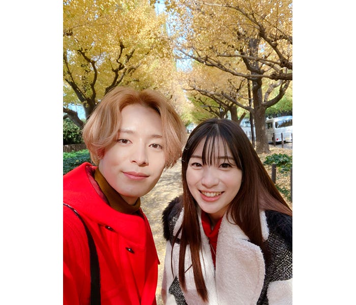 足立梨花 黄金色に輝く銀杏並木をバックに夫 塩野瑛久との夫婦ショット公開 モデルプレス 足立梨花 黄金色に輝く銀杏並木をバックに夫 塩野瑛久との夫婦ショット公開 モデルプレス