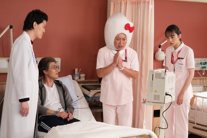 (左から)粗品、菊田竜大、松尾駿、井桁弘恵(C)フジテレビ