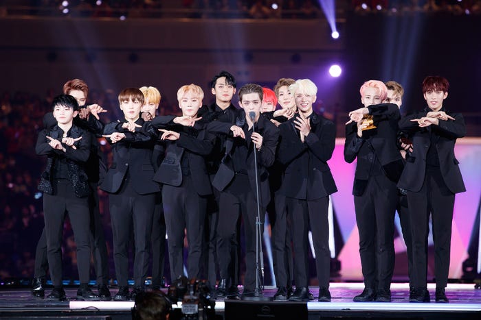 「ベストダンスパフォーマンス 男子グループ部門」を受賞したSEVENTEEN(C)CJ E&M Corporation, all rights reserved