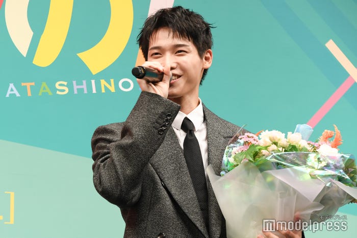 サプライズに笑顔全開の木村柾哉(C)モデルプレス