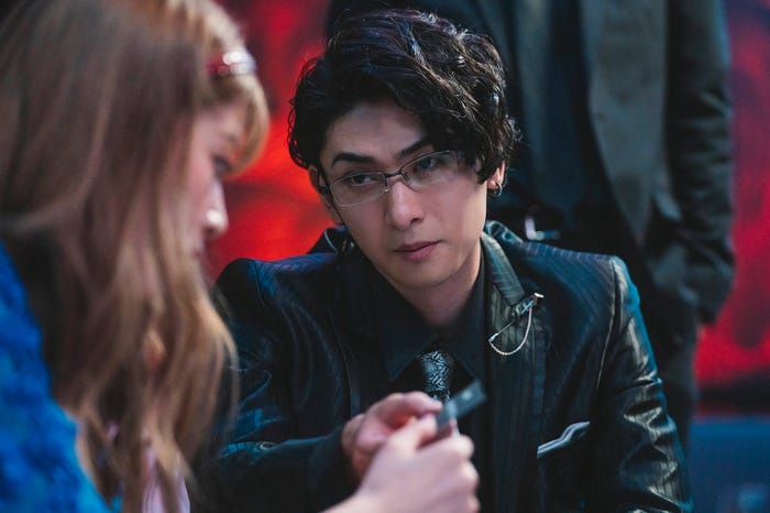 馬場ふみか、古川雄大「恋と弾丸」第1話より(C)箕野希望・小学館/「恋と弾丸」製作委員会・MBS