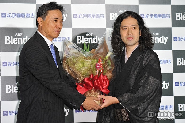 ピース・又吉直樹（右）