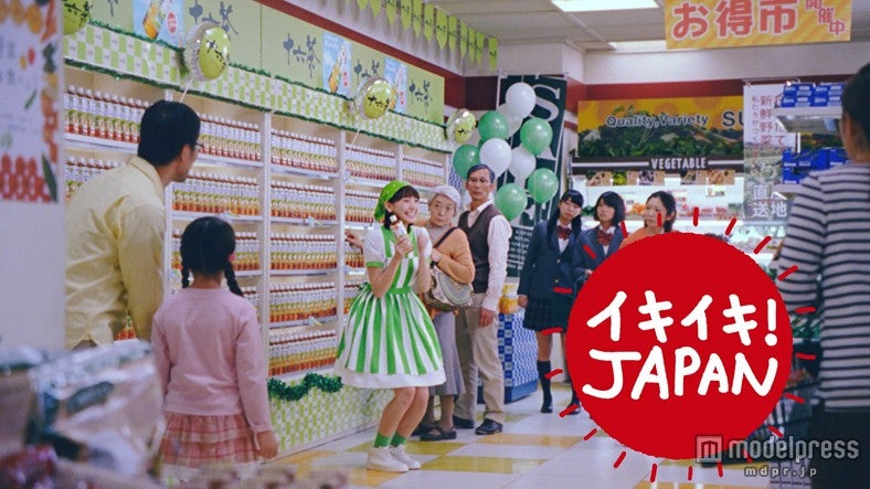 ベイビーレイズが映り込み　新垣結衣出演「アサヒ 十六茶」CM